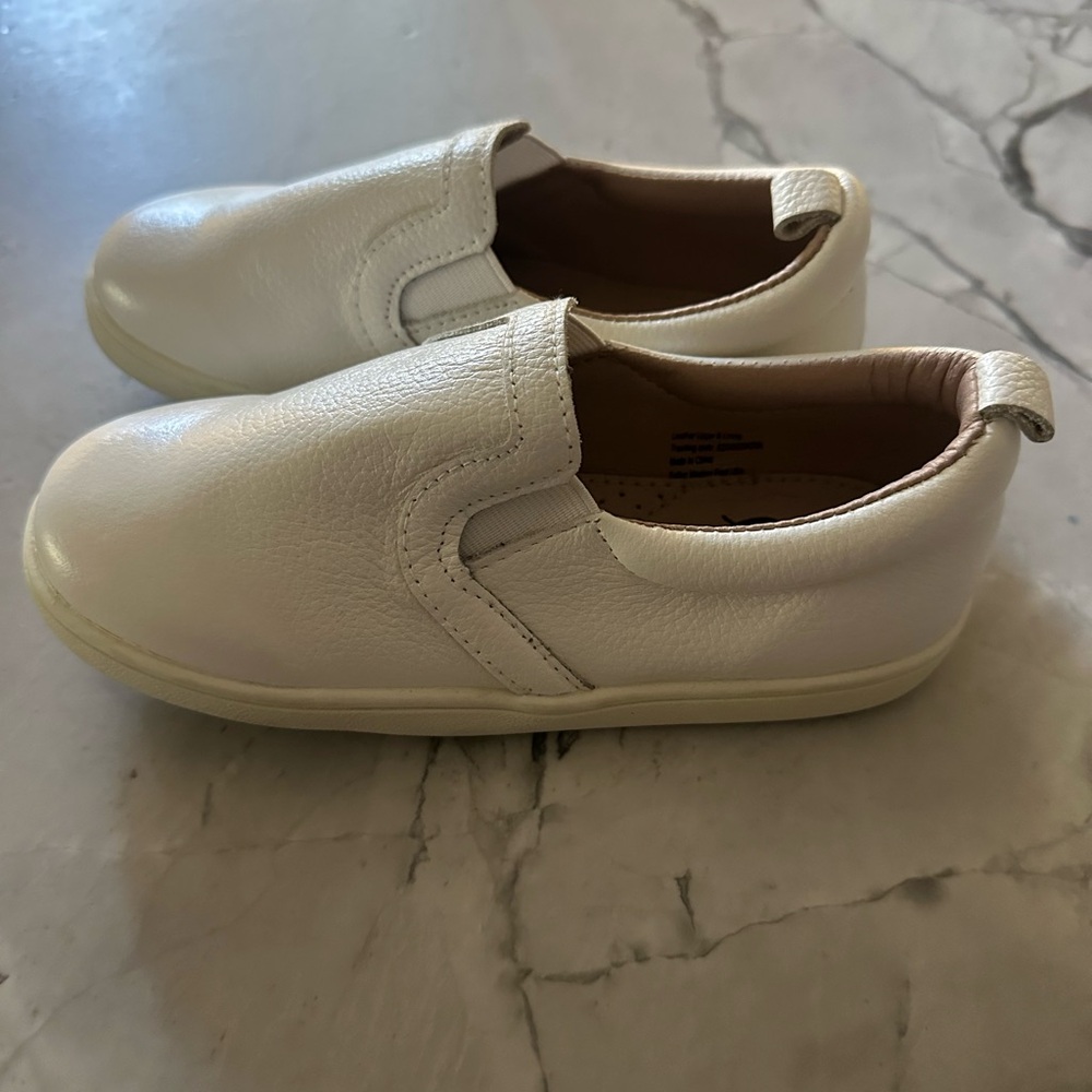 Kids White Leather Slip-On Shoes size 5-6Y